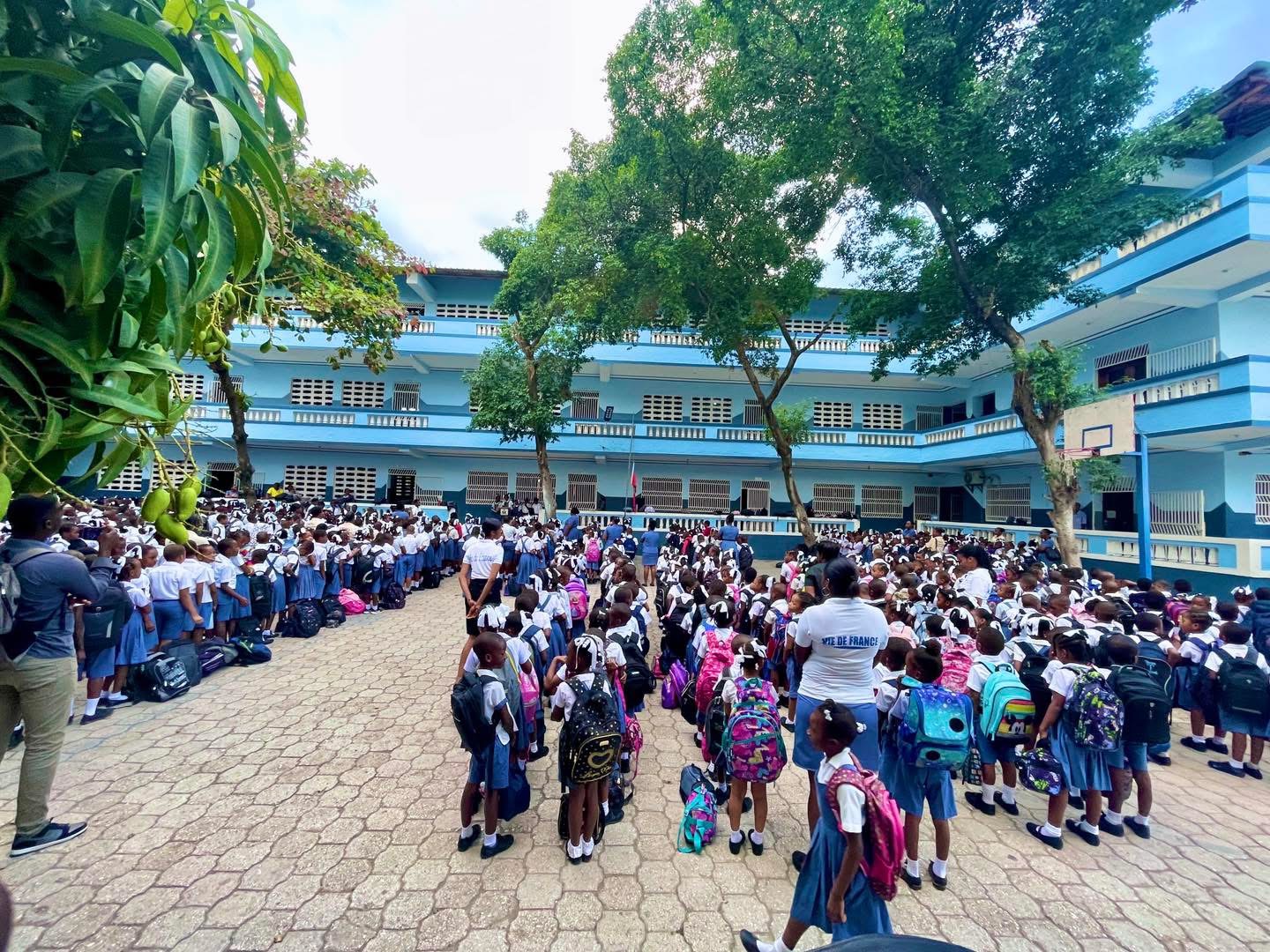 Élèves du Collège Vie De France à Jacmel
